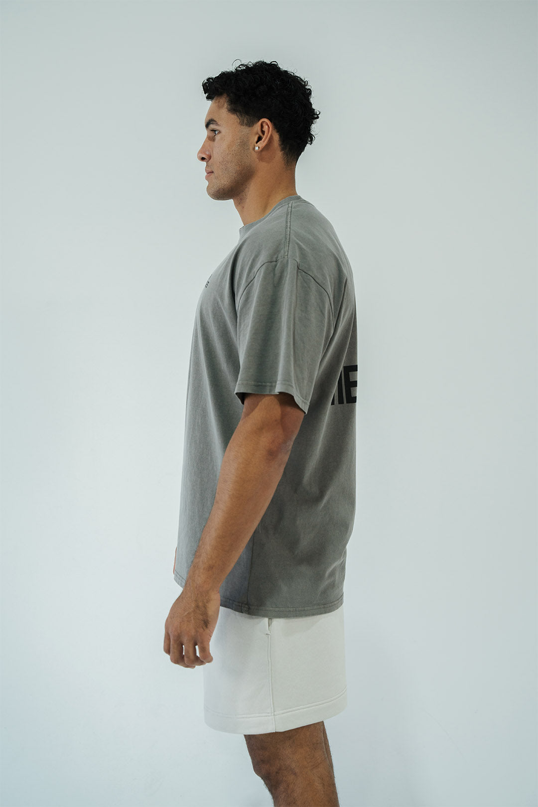 BOLD TEE IN FADED GREY