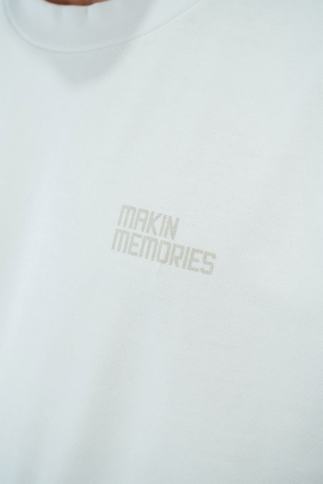 BOLDTEEINWHITE_0000s_0000s_0003_DSC06146.jpg