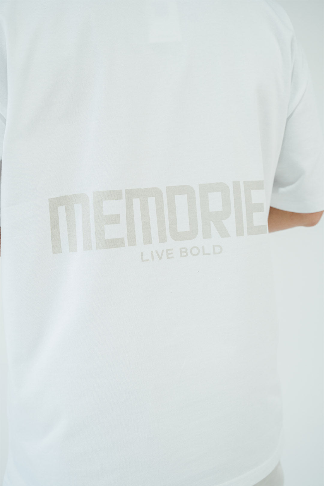 BOLDTEEINWHITE_0000s_0000s_0004_DSC06143.jpg