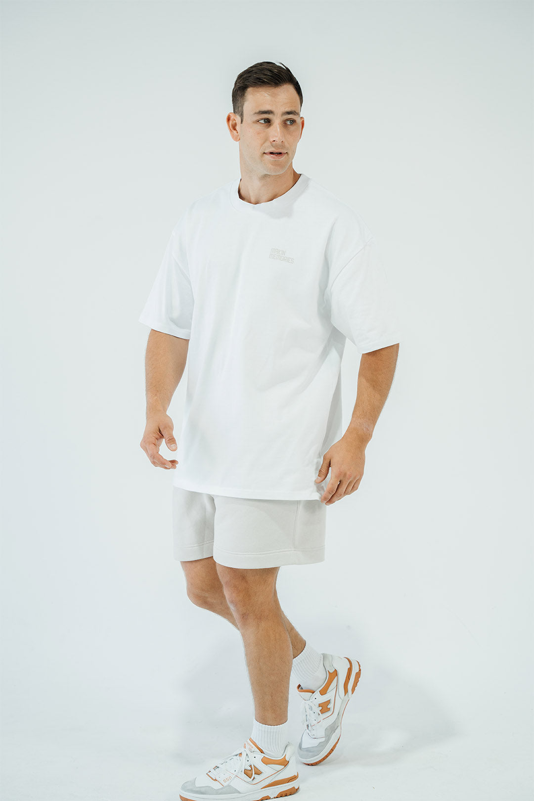 BOLDTEEINWHITE_0000s_0000s_0008_DSC06101.jpg