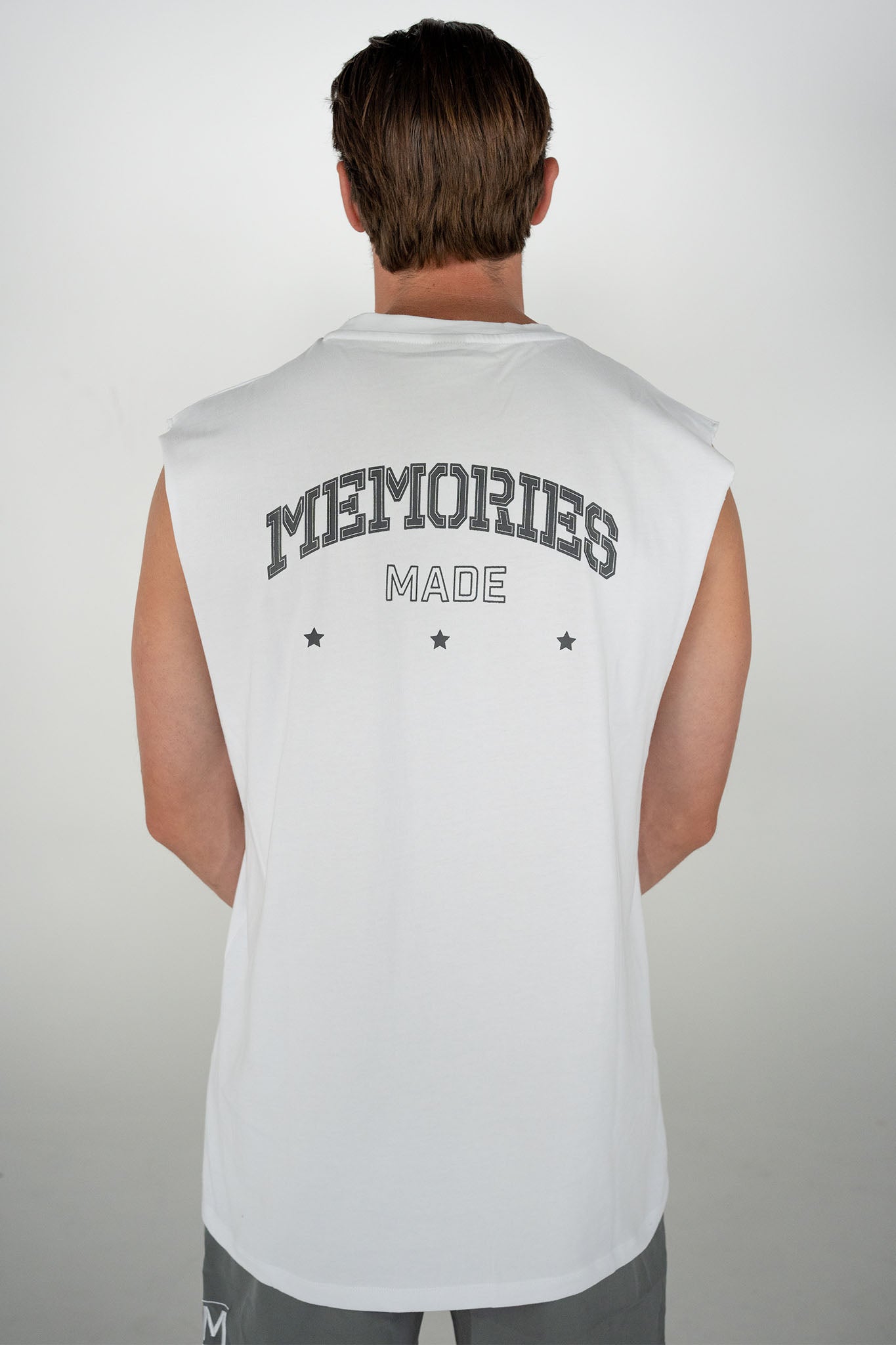 M.O.B. Singlet in White, Makin Memories