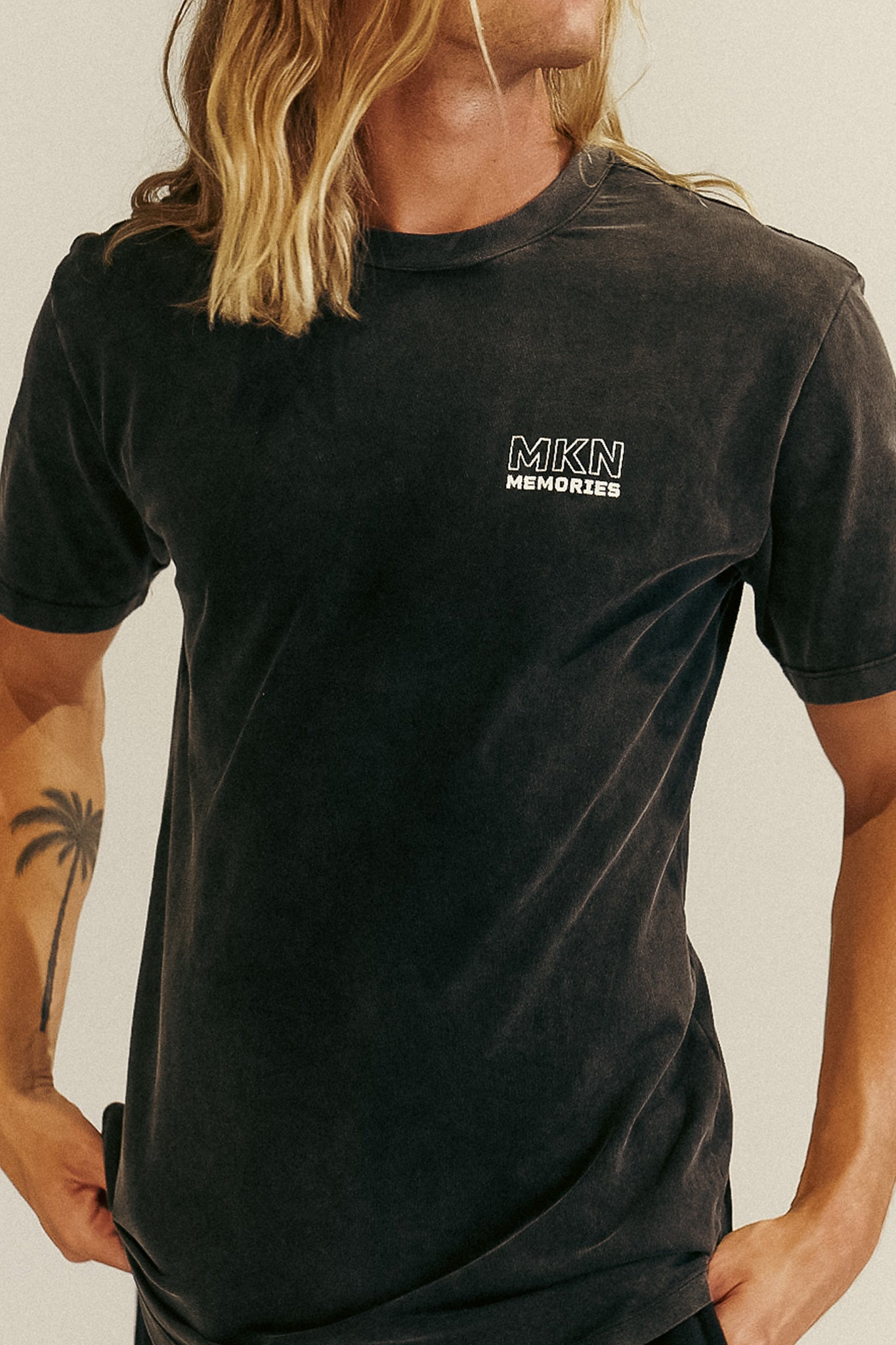 MKN TEE IN ACID WASH HEAVYWEIGHT
