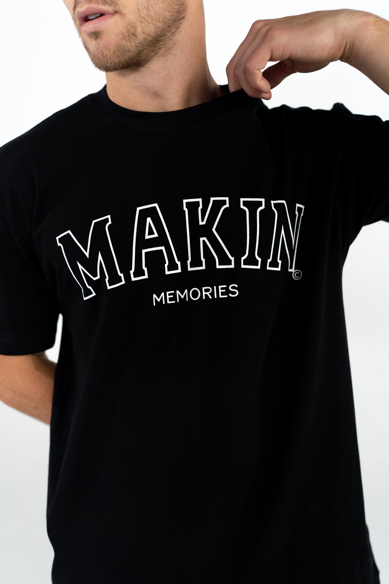 Makin Tee in Black, Makin Memories