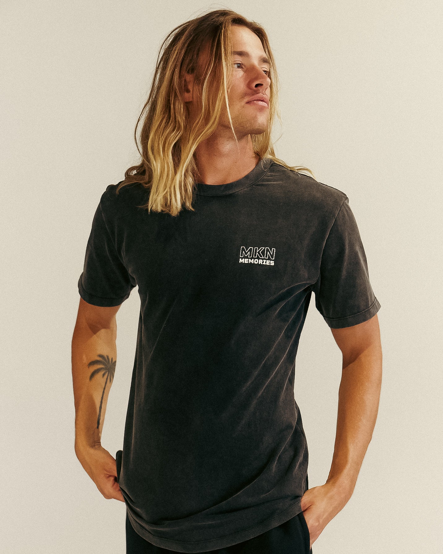 MKN TEE IN ACID WASH HEAVYWEIGHT